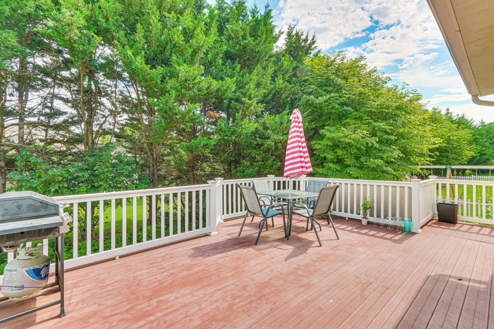 Private Deck | Outdoor Dining Table | Gas Grill