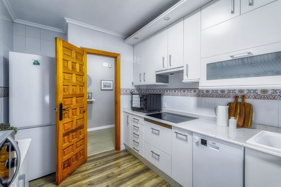 Practical kitchen equipped with everything you need to enjoy cooking comfortably.