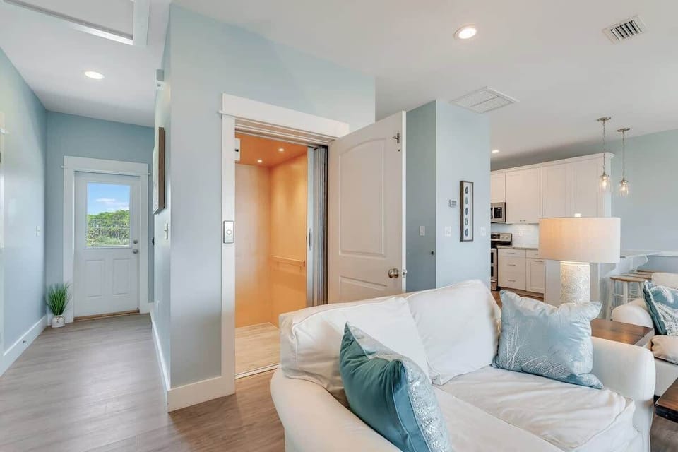 Living Room with Elevator & Pull out Queen Bed
