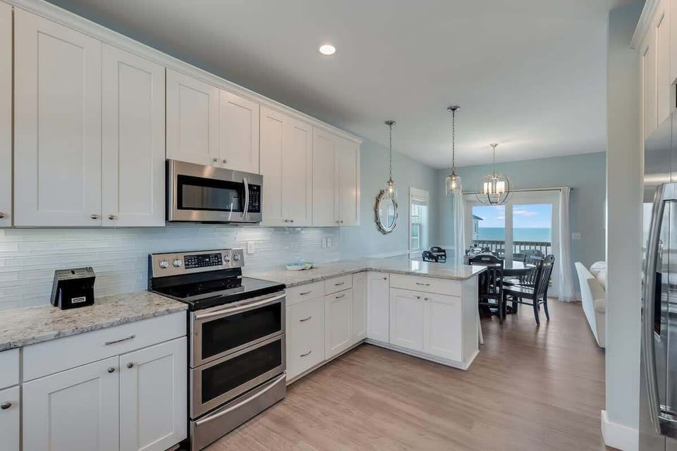 Kitchen with views of the Ocean for the Holidays!
