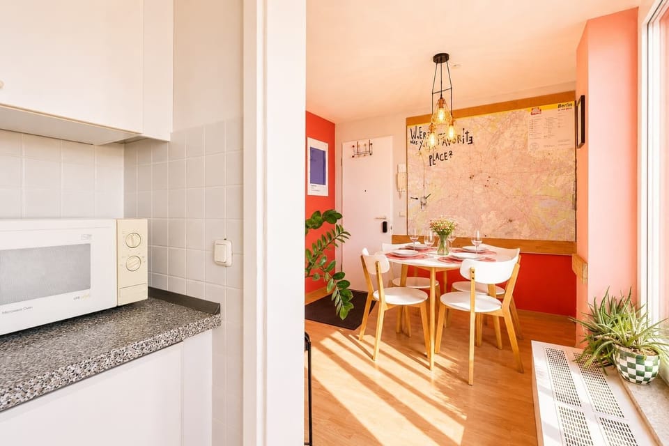 Bright dining space with modern design and plenty of daylight.