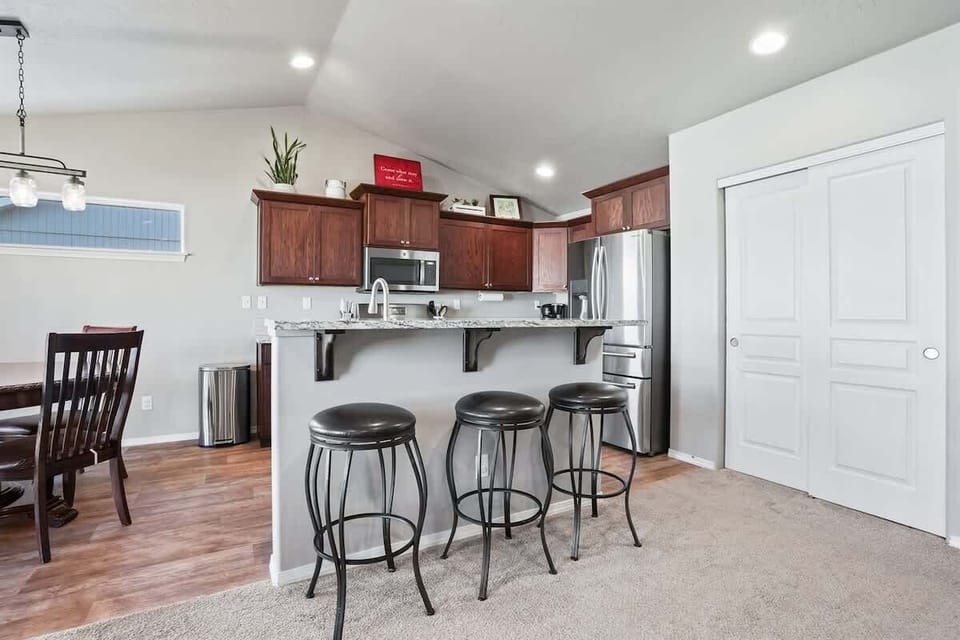 Kitchen, raised bar