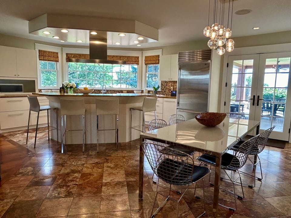 Eat-in kitchen.