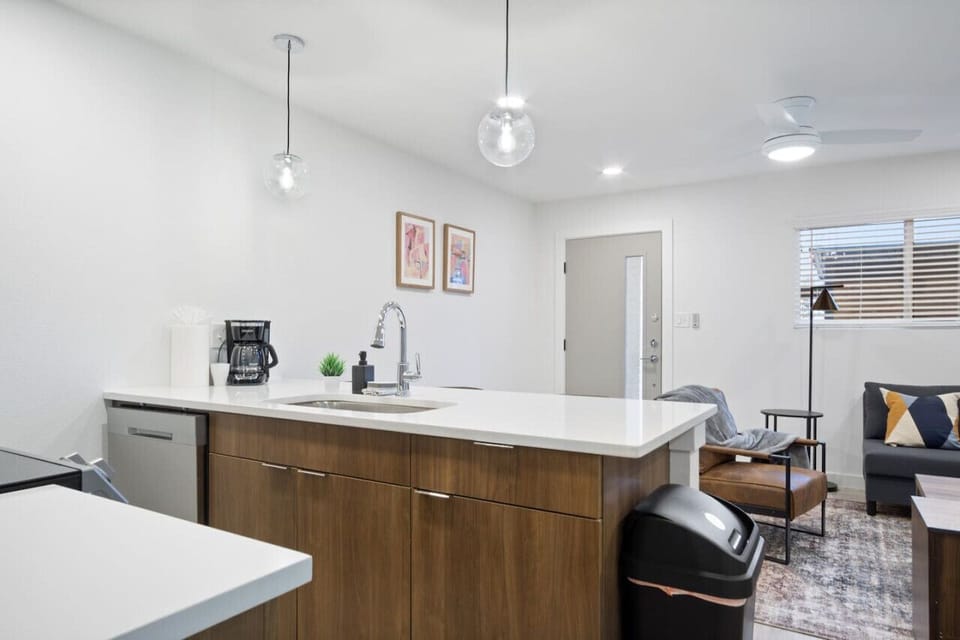 The kitchen’s open layout allows you to move freely as you prepare meals, with everything you need at your fingertips.