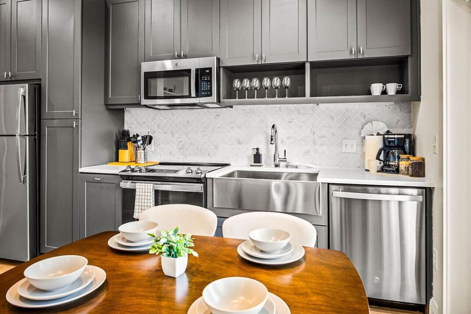 You’ll love the convenience of this fully equipped kitchen, where you can brew coffee, cook meals, or prepare snacks. The cozy layout and warm ambiance make cooking here a delightful part of your stay.