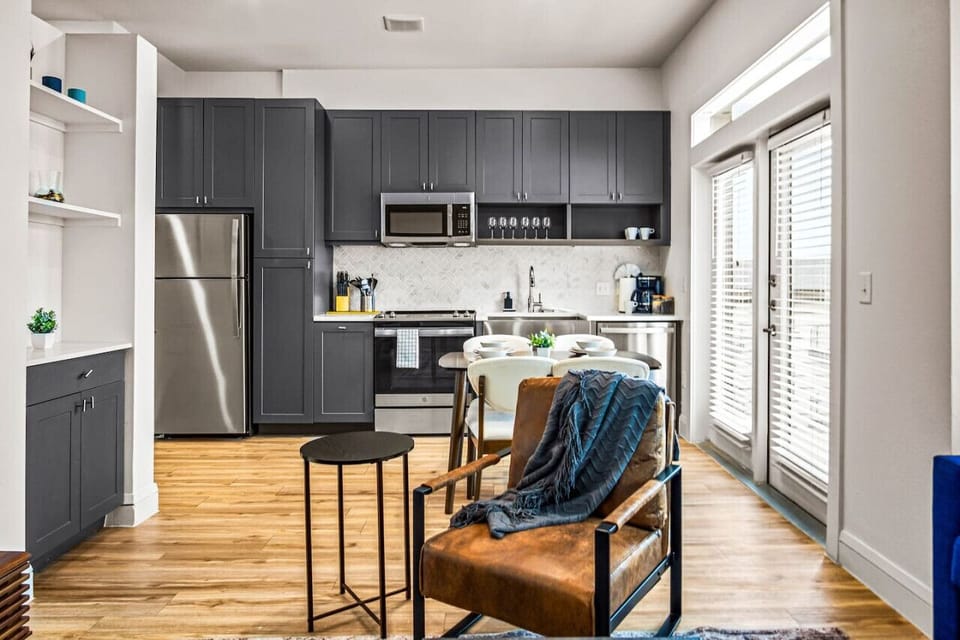 You’ll love the convenience of this fully equipped kitchen, where you can brew coffee, cook meals, or prepare snacks. The cozy layout and warm ambiance make cooking here a delightful part of your stay.