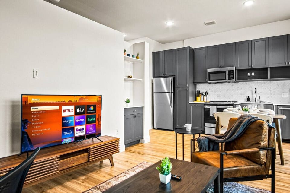 The living room invite you to relax and unwind, with a layout designed to maximize comfort and tranquility.