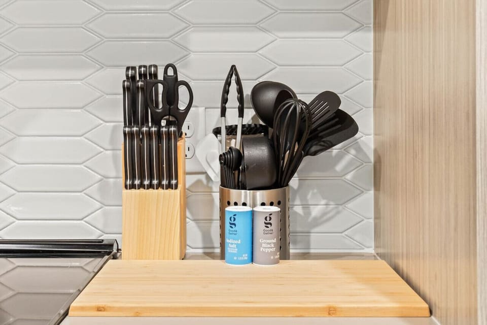 You can almost hear the sizzle of ingredients as you cook in the well-equipped kitchen, where every detail is designed for convenience.