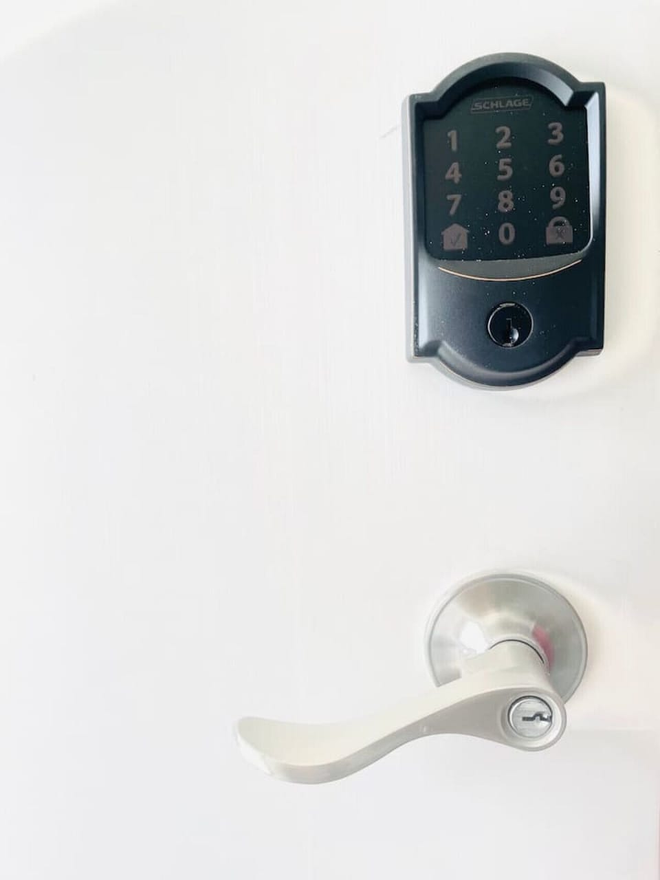 You have check-in flexibly with the no-contact electronic key code door lock.