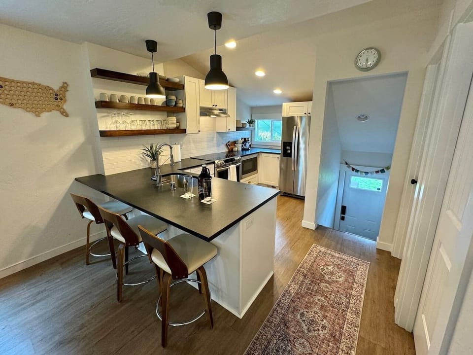 Enjoy a leisurely meal in the fully equipped kitchen.