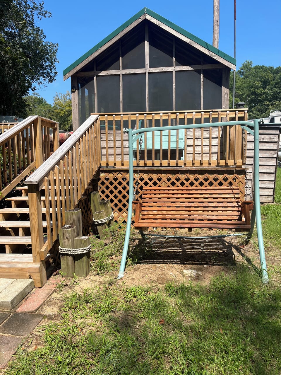 The Tiny Lakefront Escape