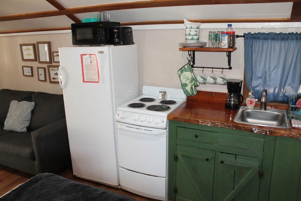 Cabin 4 Kitchen 2