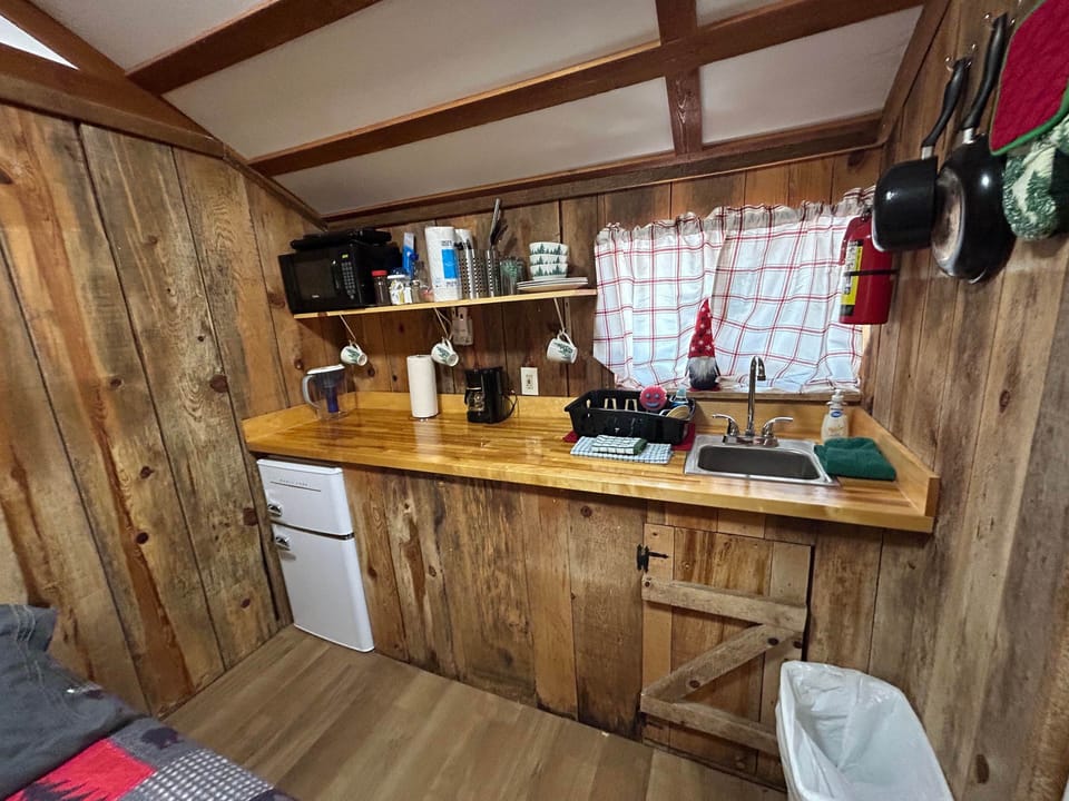 Cabin 5 Kitchen 2