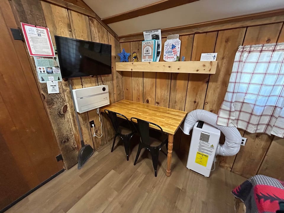 Cabin 5 Table