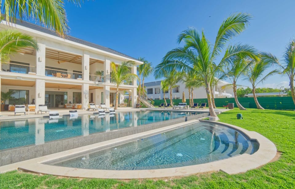 Corales 83 - Unique luxury villa w/ heated pool, jacuzzi, sauna, gym, and chef (3590)