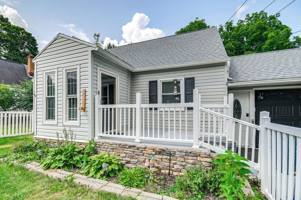 House Exterior | Fenced Front Yard