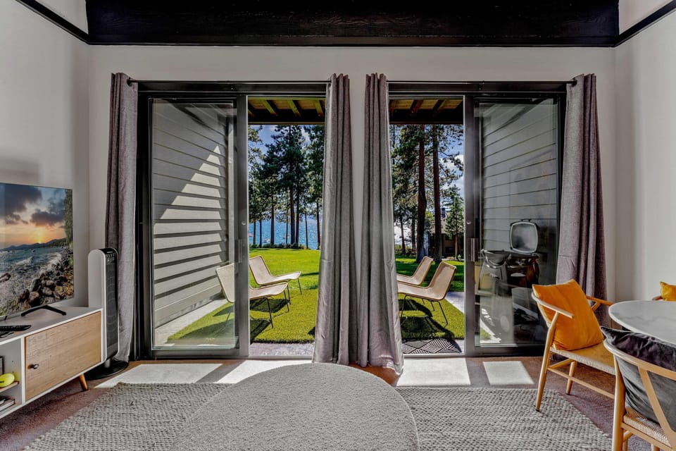 Private patio: Electric grill (Grill is available during the summer months)