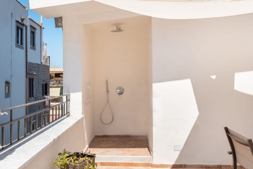 Luxury New Sorrento Home with Terrace - Sleeps 12 Apartment in Sorrento