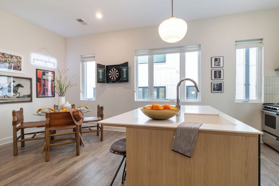 Kitchen and dining area.