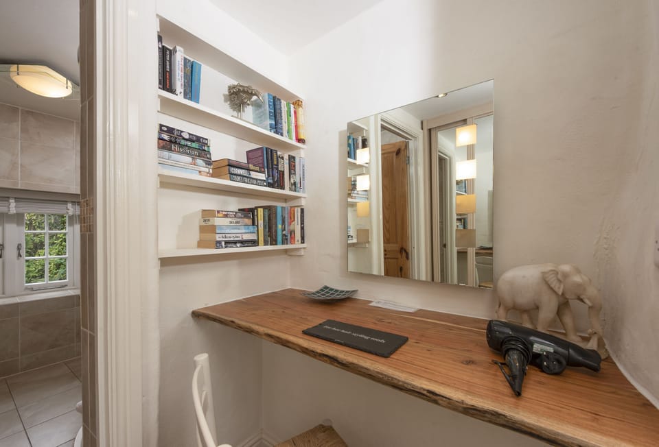 The Old Farmhouse, Duloe, Liskeard. First Floor: There's a selection of books to delve into