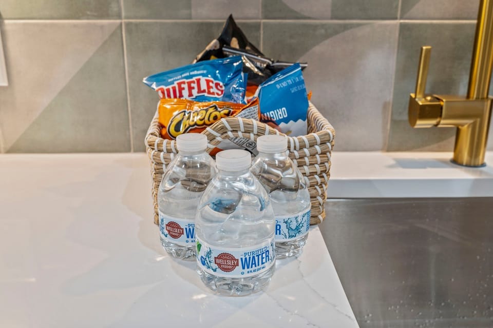 You will love the thoughtful welcome basket, filled with snacks and drinks to make you feel right at home. A perfect touch to start your stay on a positive note.