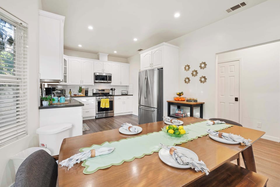 Kitchen Dining Area
