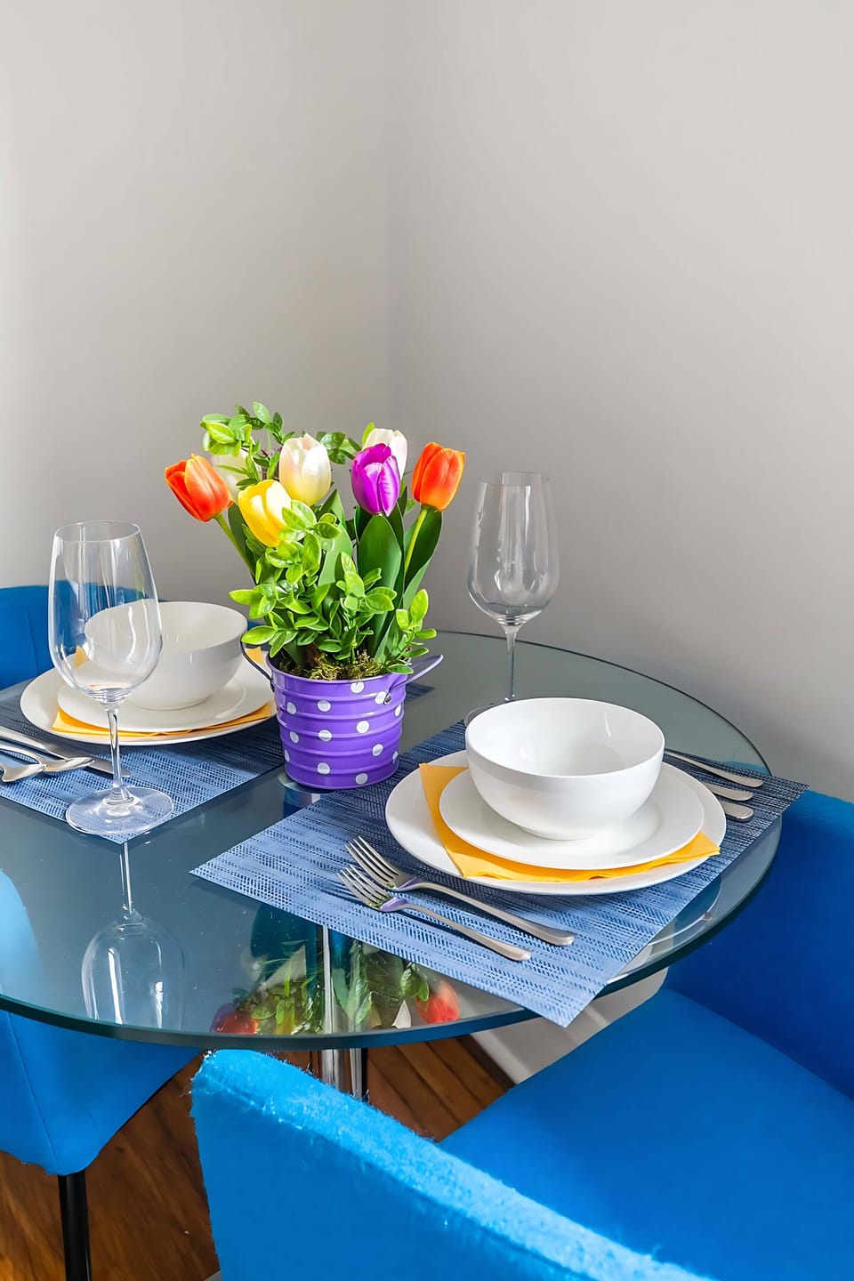 Elegant Table Setting With Colorful Touches