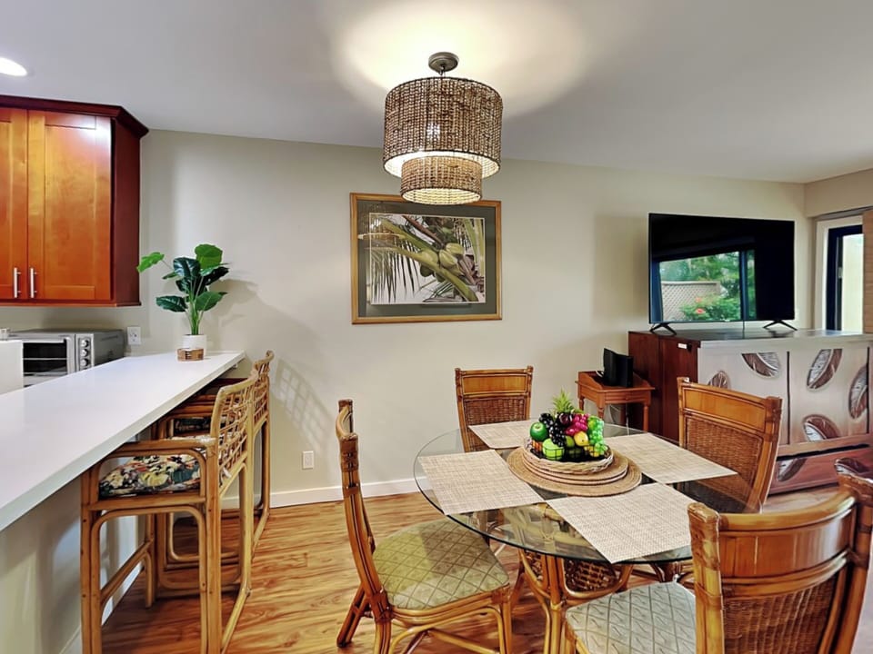 Kitchen & Dining Area