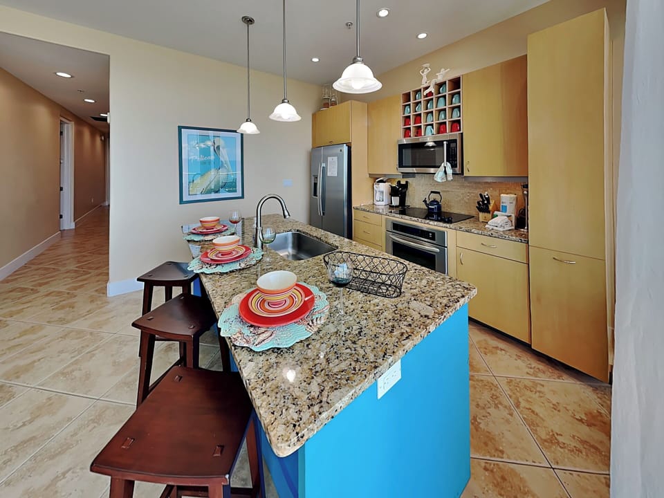 Kitchen with Breakfast Bar