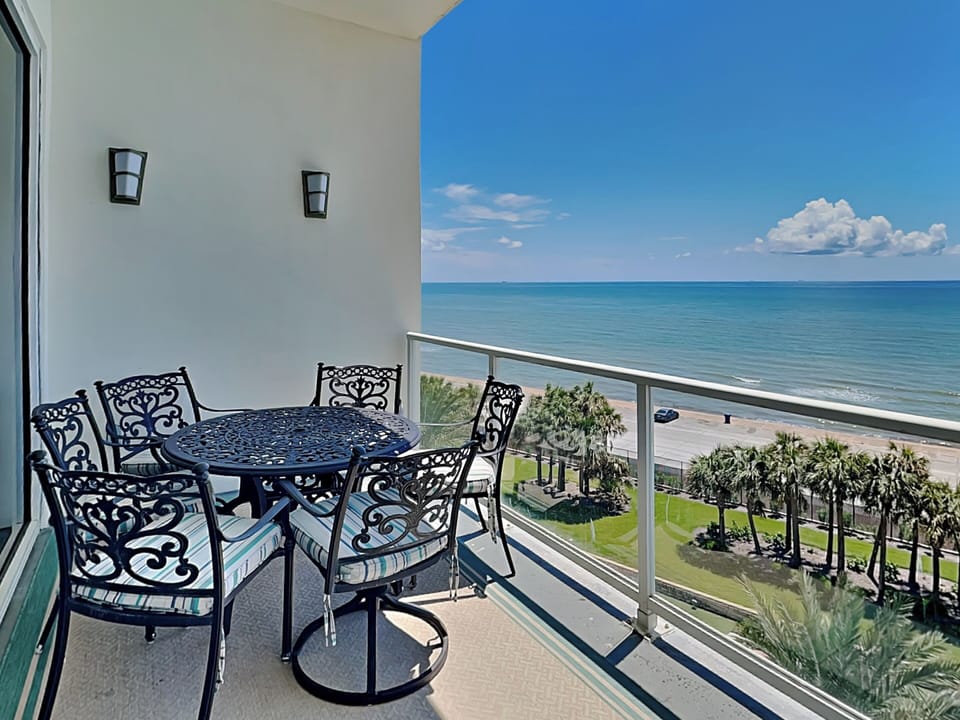 Back Patio/Private Balcony