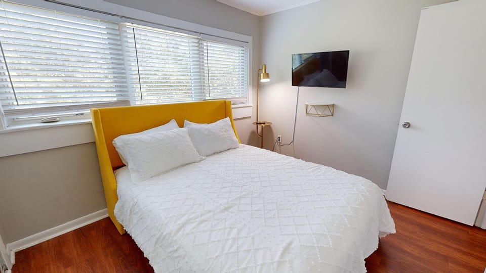 Honey-Bee-Bedroom