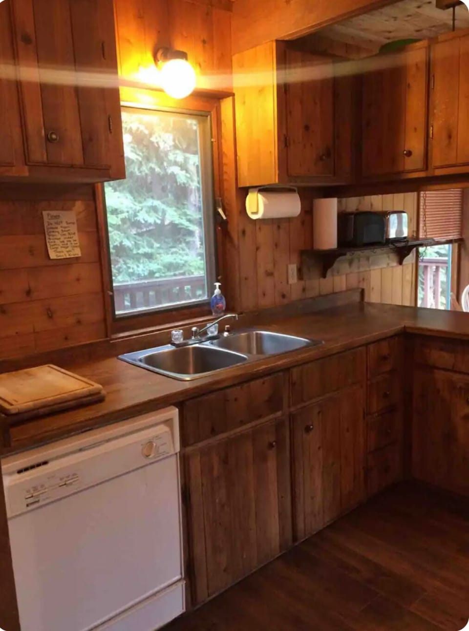 kitchen w dishwasher