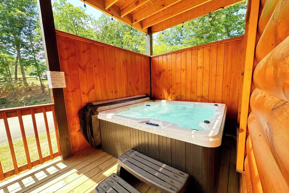 Shepherd's Rest's bubbling hot tub