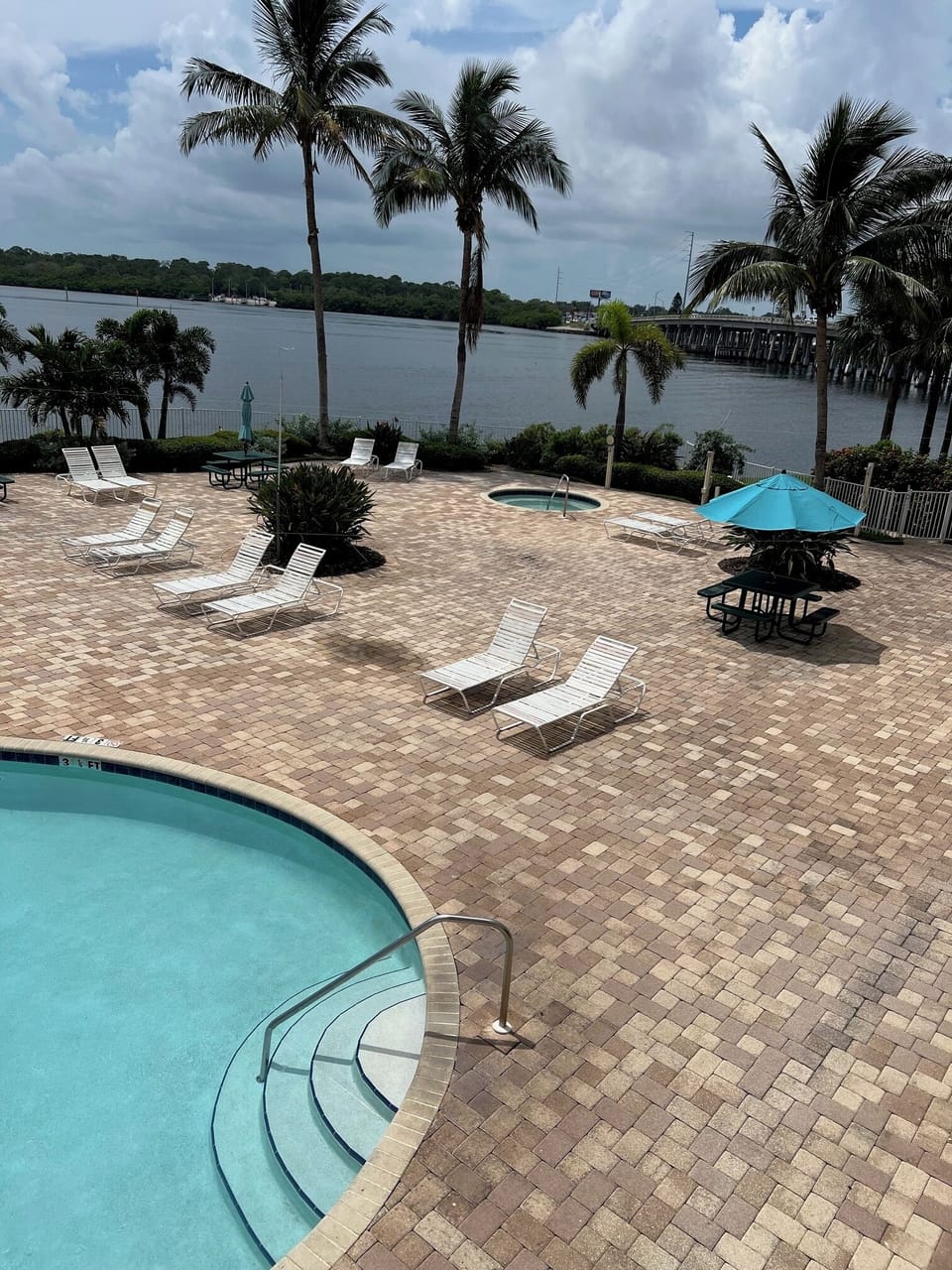 Pool/hot tub area