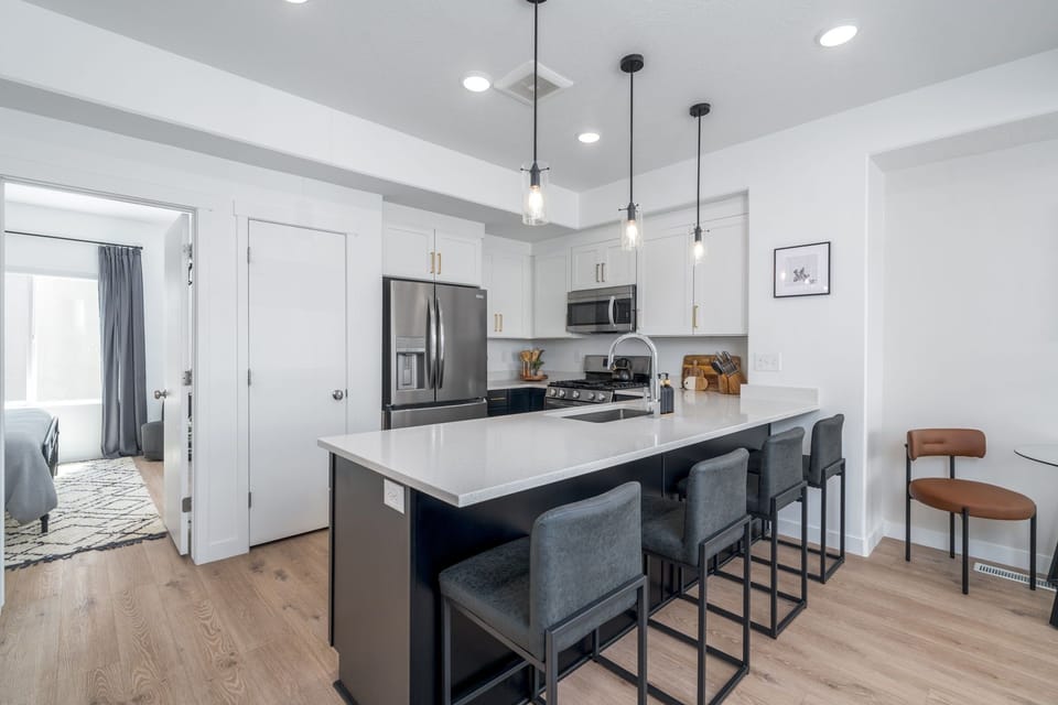 Fully equipped kitchen.