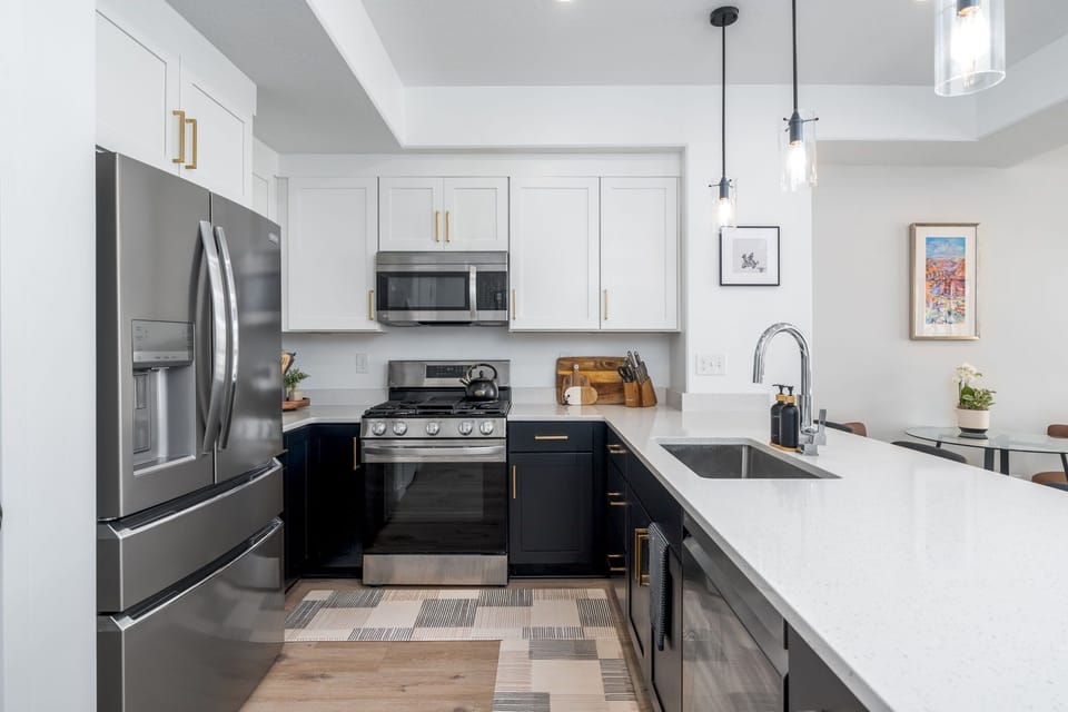 Fully equipped kitchen.