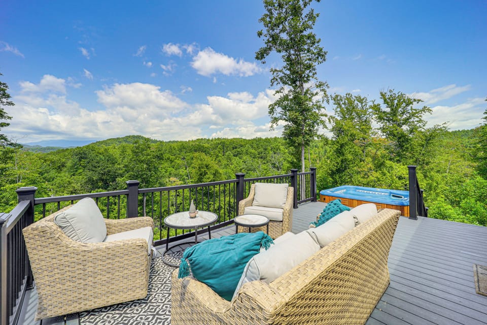 Cedar Rock Vacation Rental | Studio | 1BA | 650 Sq Ft | 4 Steps to Enter