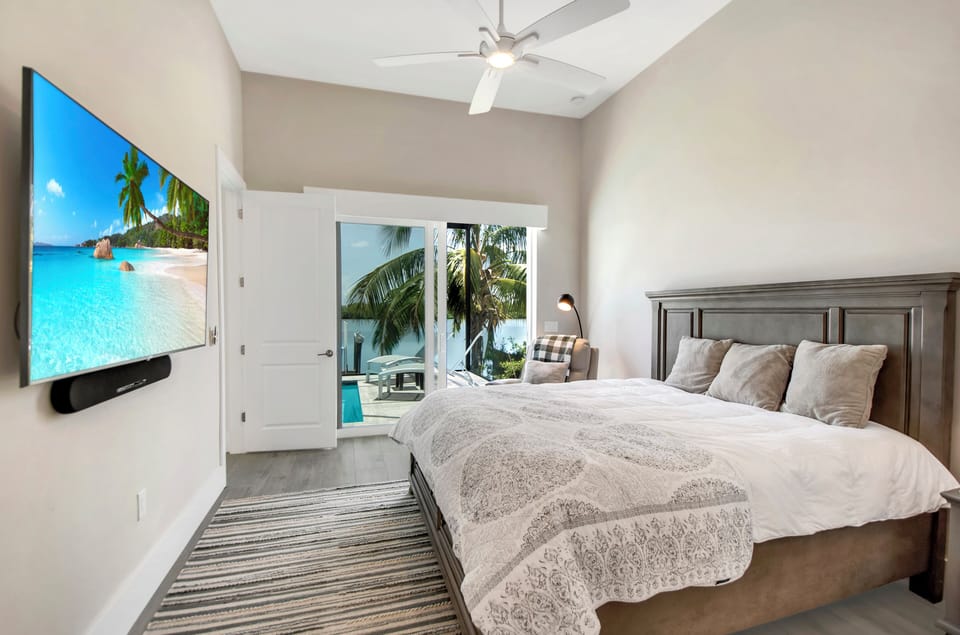 Pic#2 - En-suite, first floor with king size (next to the kitchen & great room)