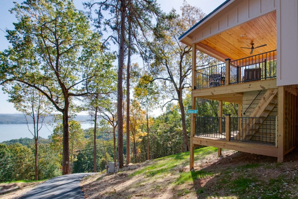 Spacious two-bedroom cabin with lake views, private hot tub, and full kitchen. Perfect for family retreats or group getaways in nature.