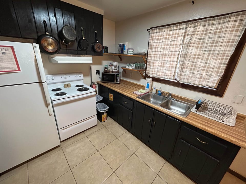 Cabin 10 Kitchen 2