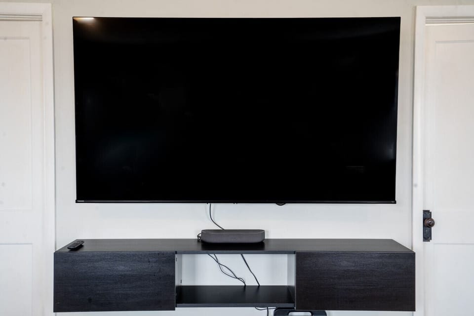 75inch Smart TV with Surround Sound Speakers