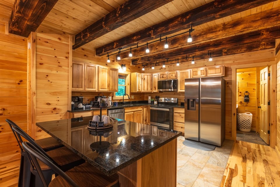 Full Kitchen, from Breakfast Bar - Moonlight Ridge Lodge