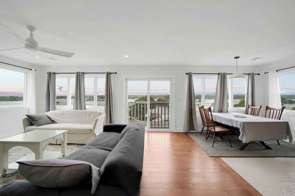 Living Room/Kitchen