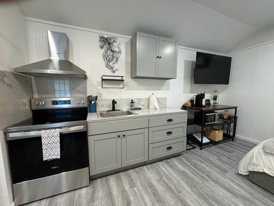 Cabin w/ Full Kitchen