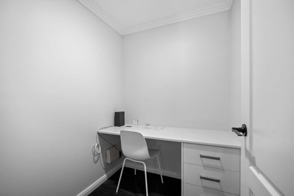 An office nook to catch up on work while travelling.