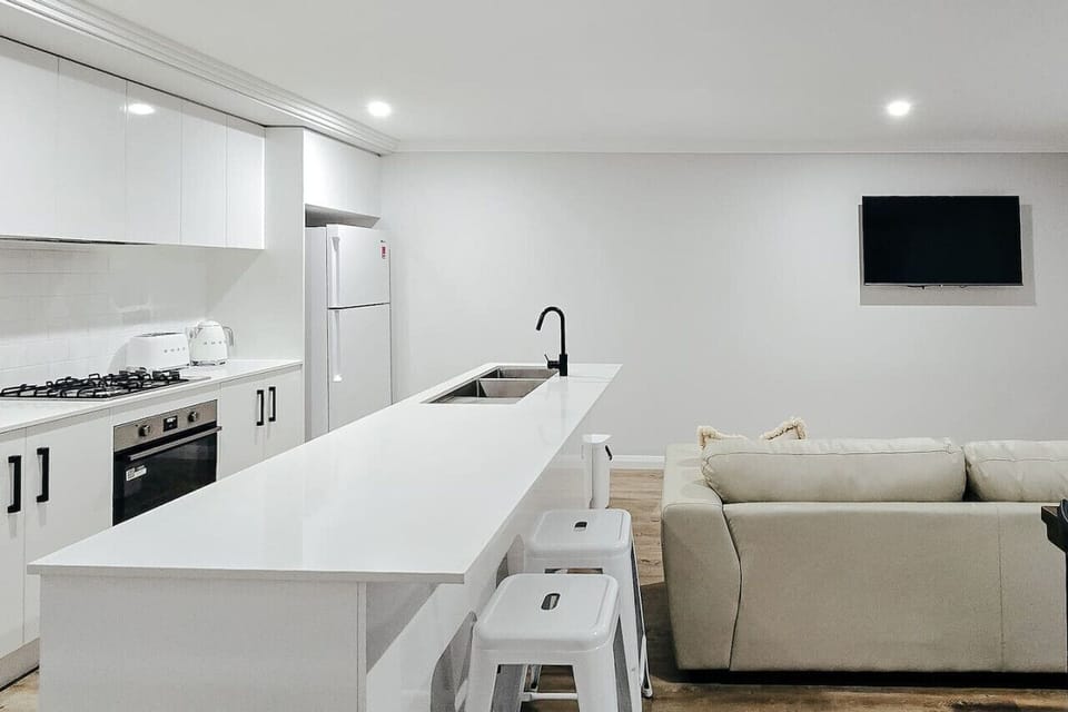 An easy, open layout that makes cooking, relaxing and gathering feel effortless.