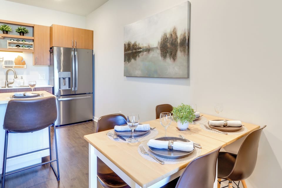 Dining Area | Dishware/Flatware