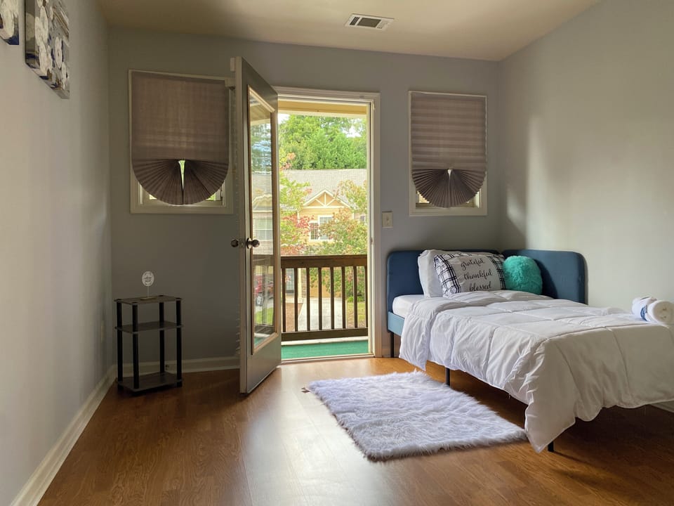 Bedroom 2 with balcony