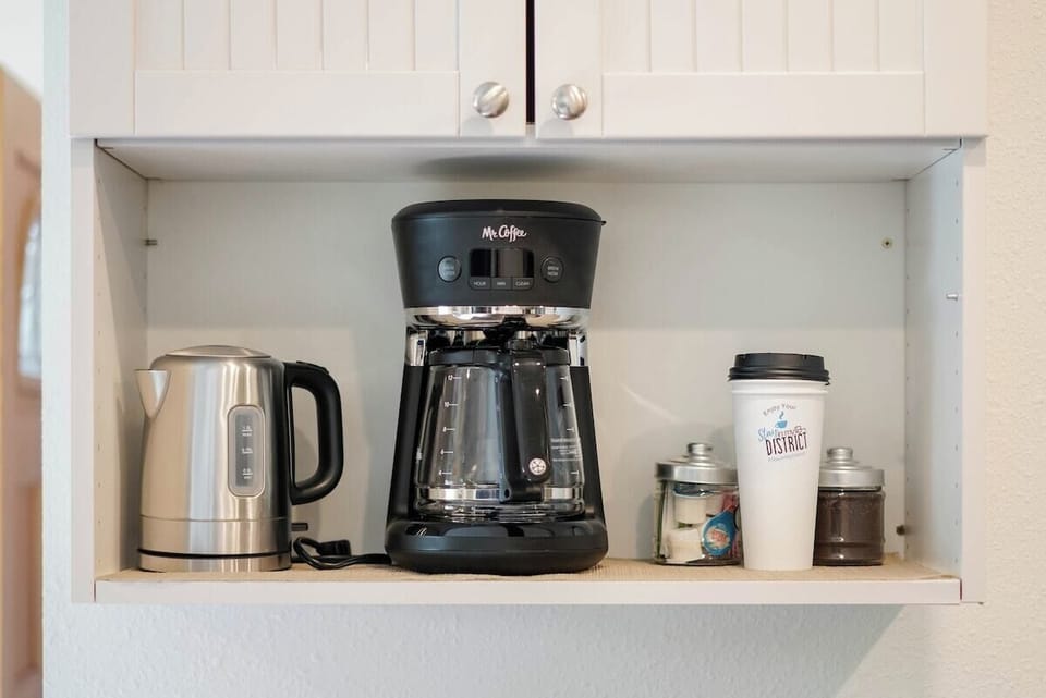 #StayinMyDistrict Historic Kenton comfortable & fully furnished Guest House. Make this your HOME Suite Home in Portland #BookDirect