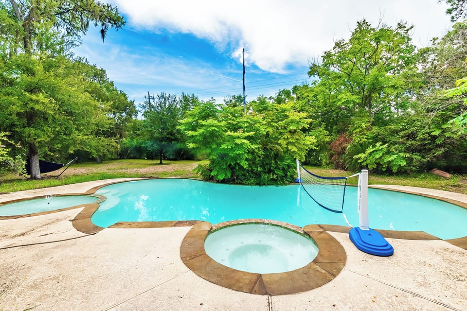 Pool with spa and volleyball net